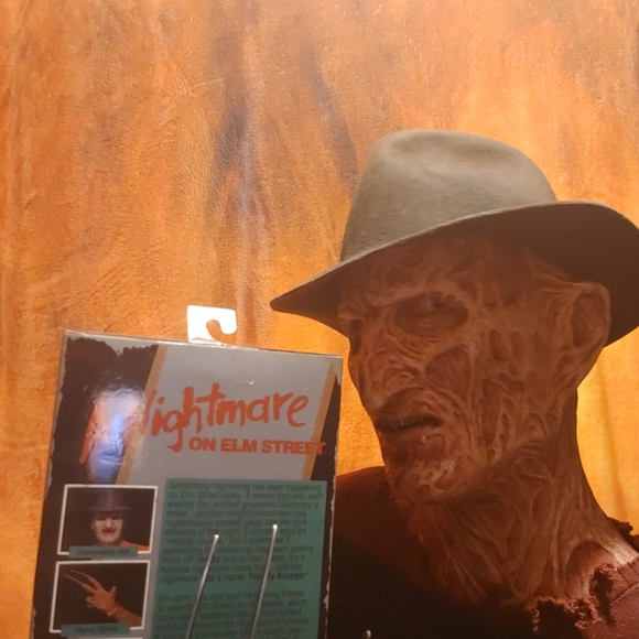 Neca NES Freddy Krueger figure - Picture 2 of 5